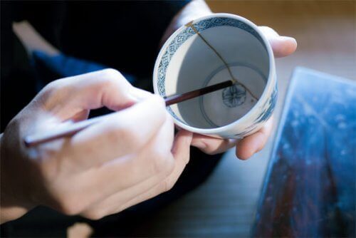 Den japanska tekniken för att reparera trasiga lergods
