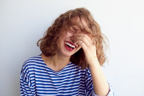 Skratterapi: fördelarna med att skratta