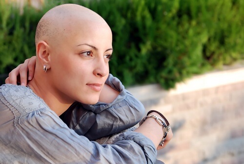 Kvinna som genomgått kemoterapi
