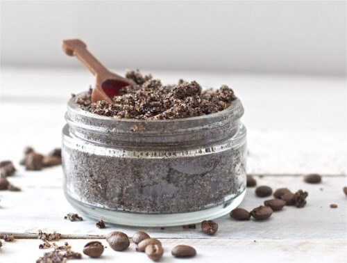 Gör en mask med kaffepulver