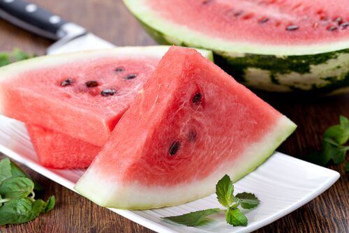 Skivad vattenmelon