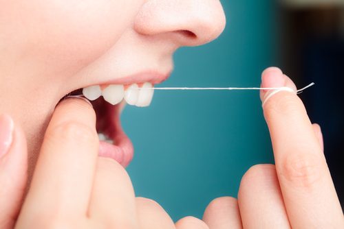 Ta hand om tänderna med tandtråd