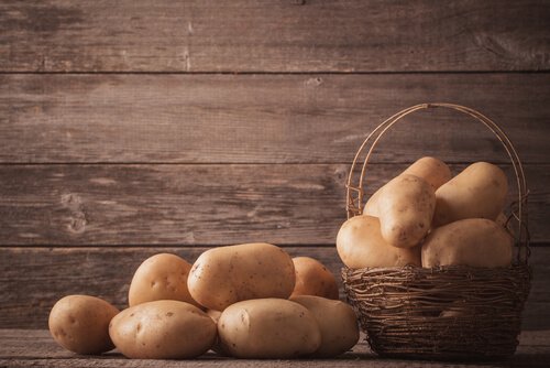 korg med potatis
