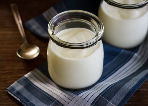 skål med yoghurt