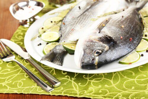 fisk på tallrik