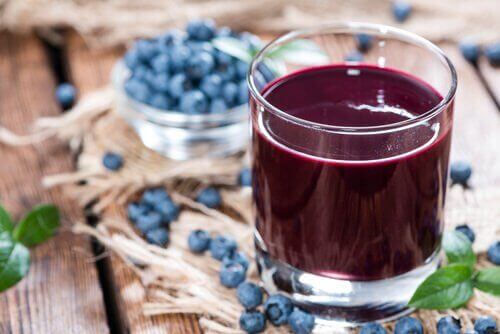 Blåbärsjuice är en av våra naturliga avgiftningsbehandlingar