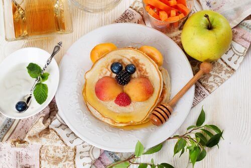 Energiladdade pannkakor formade som en björn