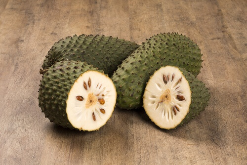 Färsk taggannona