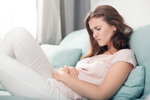 Buksmärta är ett symptom på leversvikt