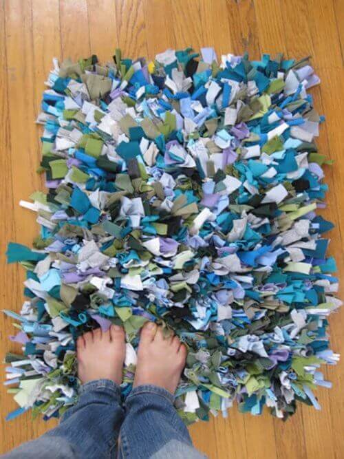 Matta av gamla tröjor