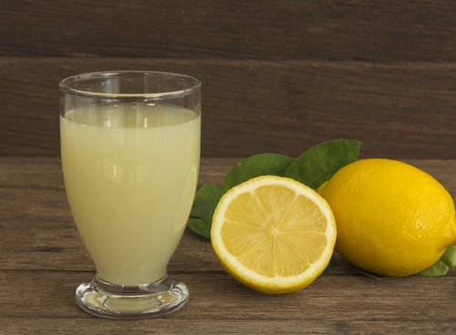 citronjuice kan avgifta levern