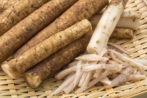 Kardborrerot hjälper till att filtrera och bryta ned gifter i kroppen