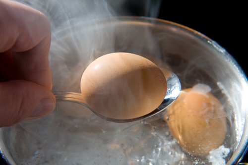 kokande ägg