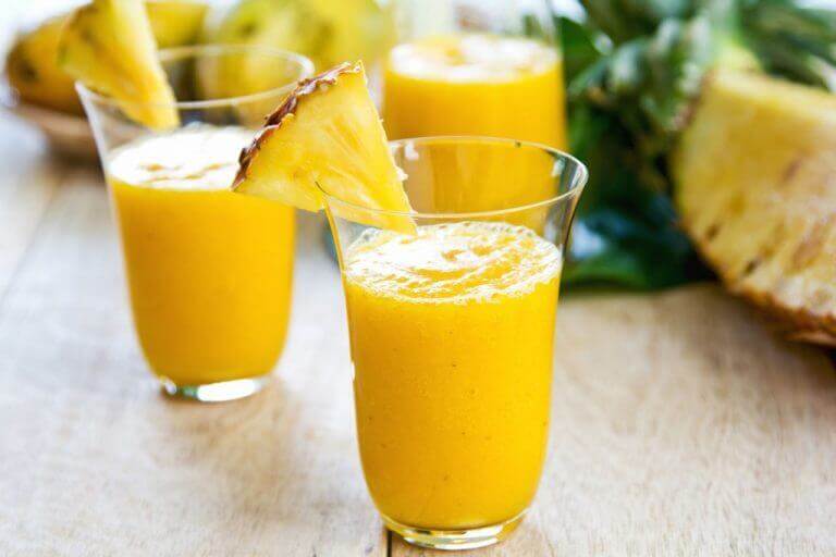 Ananasjuice i glas