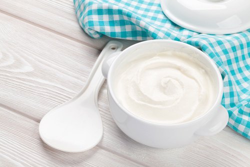 Hemgjord naturell yoghurt - enkelt att göra själv!