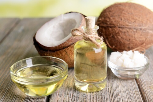 Kokosolja återfuktar huden