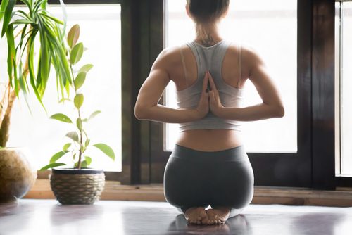 Yogaställningar som hjälper till att lindra mensvärk