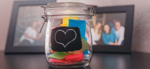 Lappar i burk med ett hjärta