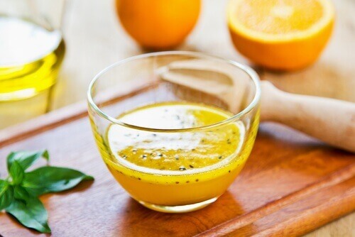 Apelsinjuice, honung och linfrön