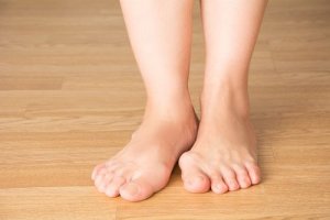 7 sätt att få lindring från en ömmande fotknöl