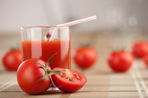 Veckodetox med tomatjuice, vitlök och gurkmeja
