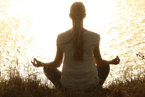 Meditation och yoga hjälper dig att bli lugnare