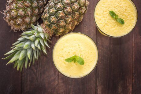 Ananas och kokosvatten
