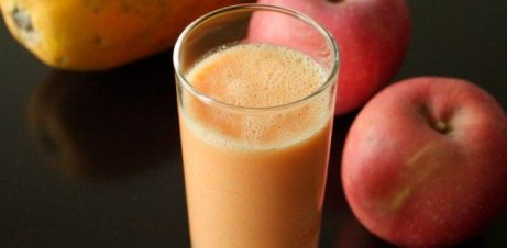 Juice med äpple och papaya