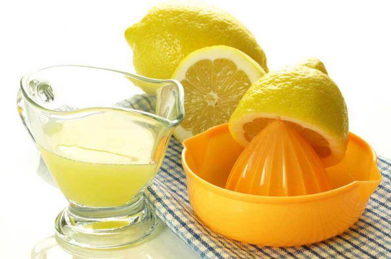 Citroner och citronpress