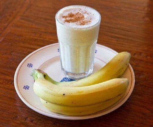 Smoothie på fat med banan
