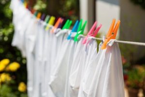 8 effektiva trick för att bleka vita kläder