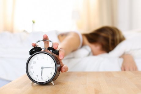 Att vakna för tidigt är ett av de vanliga morgonmisstag vi gör.