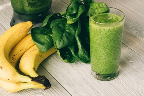 Banan- och spenatsmoothie