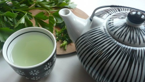 Avgifta din lever med ett te på persilja och mynta