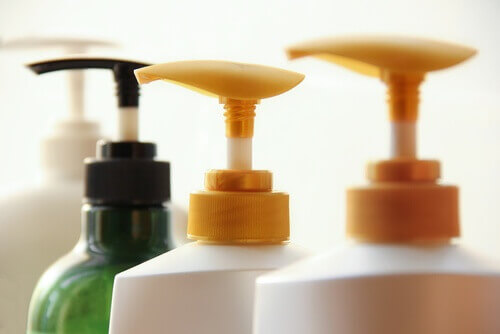 Tre flaskor med parabener