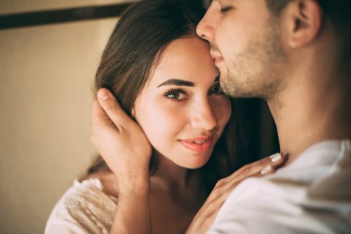 Hur du hittar intimitet utan falskhet