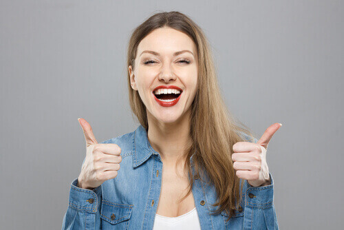 Att vara optimistisk är tendensen att bemöta svårigheter med en bra attityd