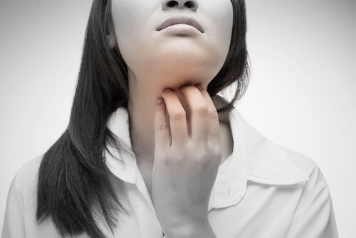 4 naturliga lösningar för en rivig hals