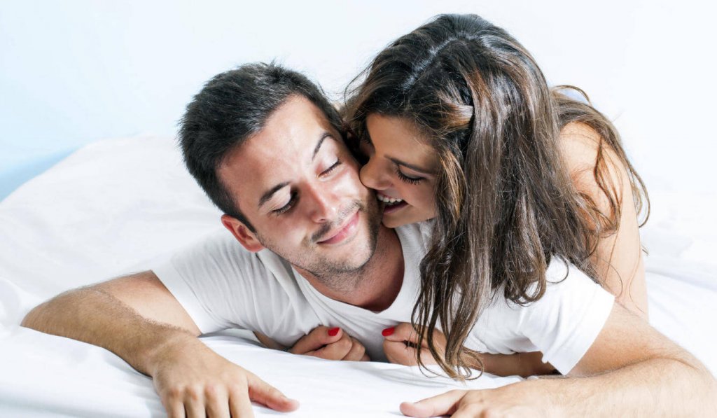Att tillfredsställa en kvinna sitter både i kroppslig och känslomässig intimitet