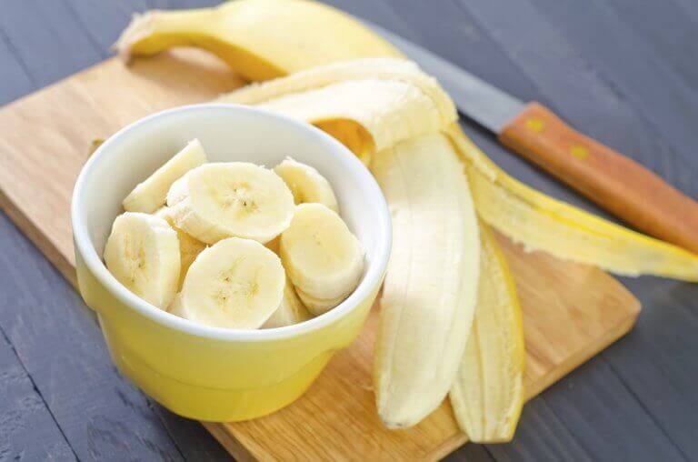 Skivade bananer kan du äta innan sängdags