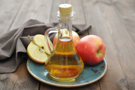 Äppelcidervinäger med honung är bra mot ont i halsen