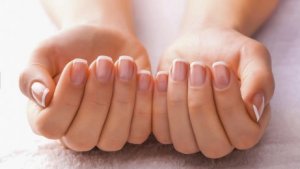 5 hemgjorda behandlingar som accelererar nageltillväxt