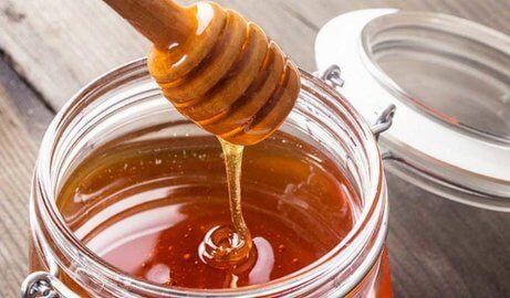 Honung läker spruckna läppar