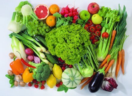 variaton av grönsaker i hög