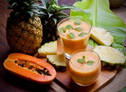 Papaya och ananassmoothie