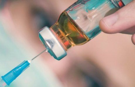 Spruta med vaccin