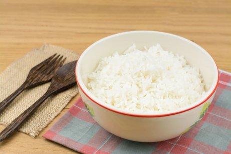Tillagat ris i skål