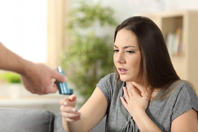Pulsökning och andningssvårigheter kan vara ett symptom på blodpropp