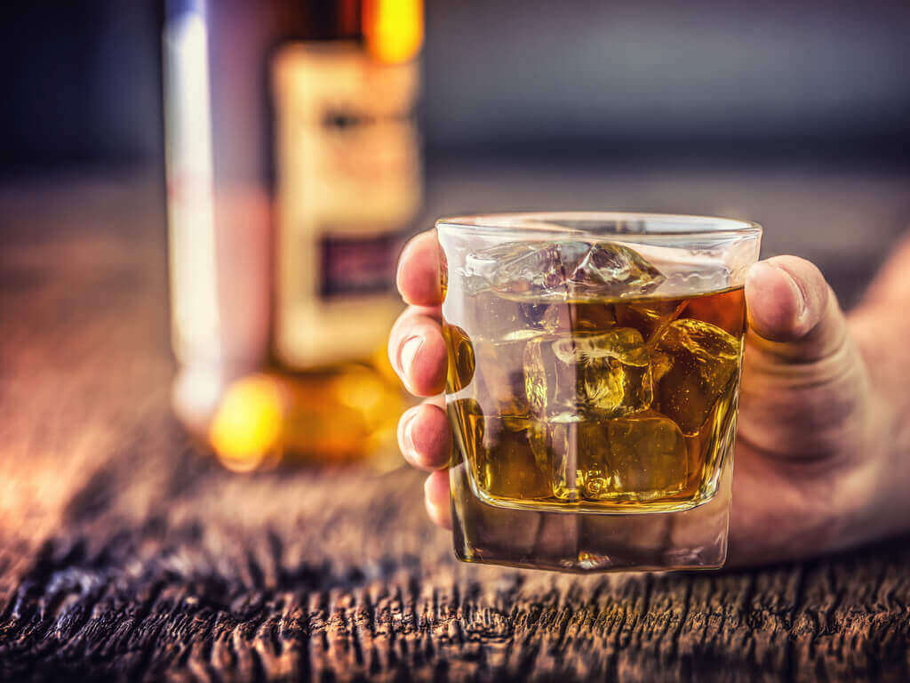 Glas med whiskey