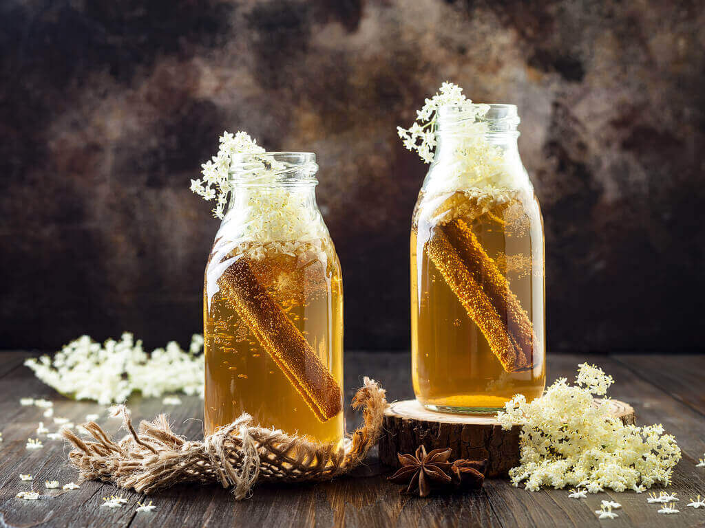 Kanelstång i vatten